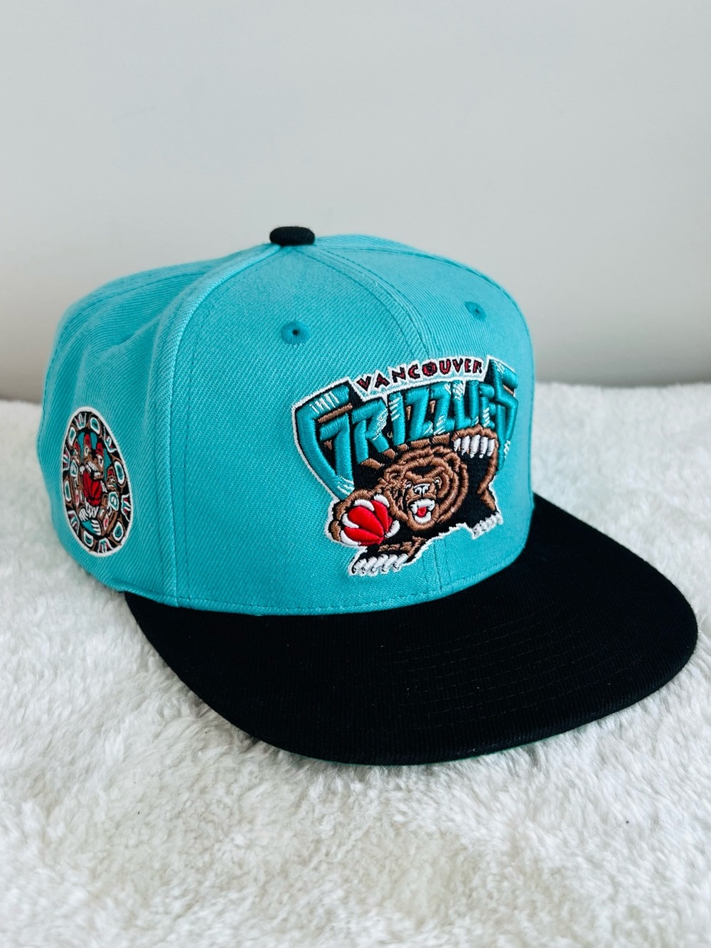 Mitchell & Ness Vancouver Grizzlies Snapback - Teal and Black